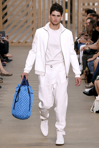 Louis Vuitton / - 2011